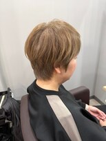 カミエ(kamie)&nbsp;透明感のあるベージュショート × 丁寧な髪質改善