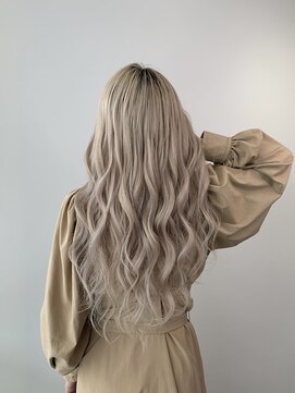 ビセ(VISE) ★ホワイトミルクラテのエクステでまるで地毛