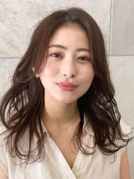 メゾン(Maison) 大人女性向けこなれヘア透明感グレージュカラーレイヤースタイル