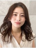 大人女性向けこなれヘア透明感グレージュカラーレイヤースタイル