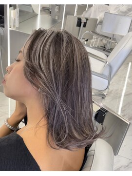 ヴァイス 新宿店(VAICE) 【新宿/ミセス/レイヤーカット/白髪ぼかしハイライト】