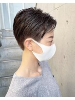 ユノ(juno) ソフトツーブロックのハンサムショート！アッシュグレージュ