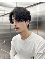 前下がりセンターパートシャドウパーマ