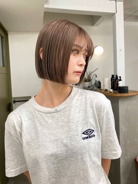 トナリ(tonari) 丸くならないボブ×ブラウンベージュ