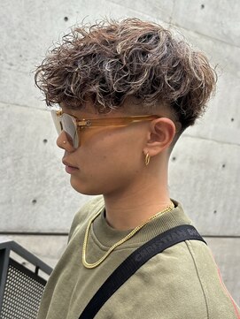 イーラ(era) スペインカール　ブラウンメッシュ　メンズカット　パーマ