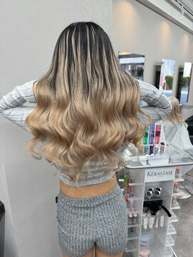 エミーバイモアムー(Emmie byMoremuu) 【埼玉ギャルの救世主】エクステグラデーション