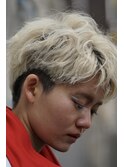 ハイトーン金髪×刈り上げショート女子 ３０代４０代５０代