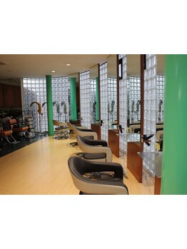 【ご自宅での再現性◎】毎日のお手入れが楽でキレイに決まるカット技術♪経験豊富なスタイリスト多数在籍☆