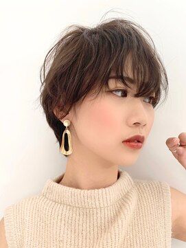 ジエクトアイロ 江坂駅前 似合わせ横顔美人ショート◇フェザーショート・くすみベージュ