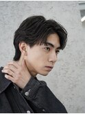 大人の抜け感を演出する、今トレンドのフェザーパーマ