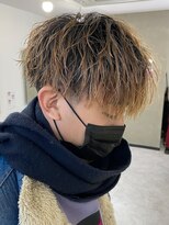 エルマーク 梅田(L-MARK)&nbsp;スパイラルパーマ/ツイストパーマ/メンズ/センターパート/波巻き