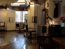 フローラム(floram)の雰囲気(席間は広く、マンツーマン施術でゆっくり過ごしていただけます。)