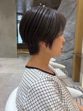 ソワネ 表参道(soigne) 首元を美しく見せる、大人女性の上品なくびれショート