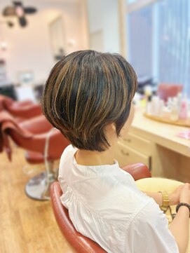 アトリエファゴ ハナミズキ店 【Chikano】癖を活かしたショートハイライト