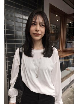 ネイヴィル(navile) 大人ロングくびれレイヤー×暗髪