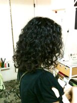 バグ 恵比寿(Bug)&nbsp;雰囲気のあるウェーブ系スパイラルパーマ