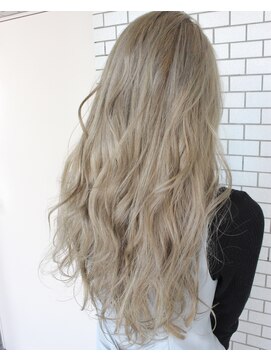 ルナアトリエ(runa atelier) 外国人超えのハイトーン