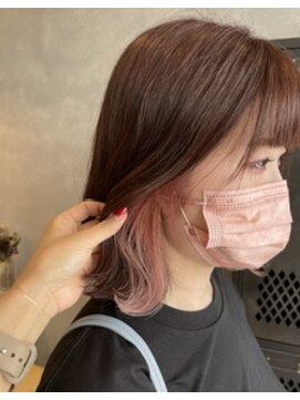 アチーブリス(achieve Liss) 暗髪ベージュ+イヤリングインナーカラーくすみピンク