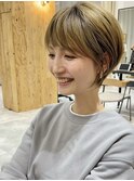 シルキーベージュ斜めバングくびれショート