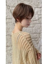 カットのセミナー講師として活動の経験あり◎ショートカットは美しさと扱いやすさを重視したデザインを。