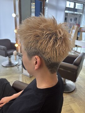 コワファースト 大分(COIFF1RST) ホワイトブリーチandスパイキーショート