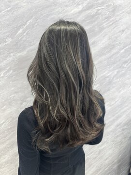 アルドーレフィエロ シンサイバシ(Ardore fiero shinsaibashi) コントラスト極ハイライト☆グレーベージュ