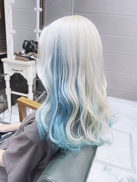 デイズ(days) ブリーチ2回～3回で作るホワイト×ブルー個性派派手髪ロング