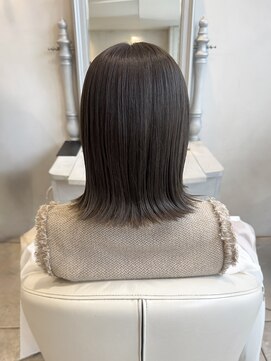 ザックラフィネ(ZACC raffine) 外ハネボブ/クリームベージュ/小顔ボブ/オリーブカラー