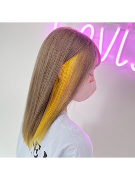 ラビス 浦和(Lovis) 浦和/ホワイトカラー/韓国/シールエクステ/イヤリングカラー