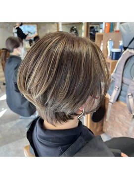 ルララドゥ くびれショート×コントラストハイライト