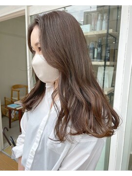 ヘアデザイン ソラ(Sola) 夏スタイル：ほんのりくすみベージュ×センターパートロング