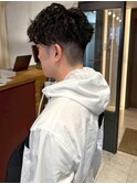 ツーブロック ナチュラルパーマ 刈り上げ 黒髪 20代