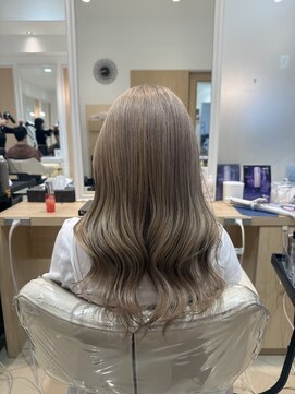 アッシュ 中目黒店(Ash) ブリーチ1～2回ホワイトベージュ