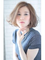 大人サイドパート前下がりボブ　ミルクティーベージュ