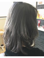 エメ 透明感のある外国人カラーグレーグラデーション