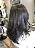 ダークカラー×透明感 ユル巻スタイル
