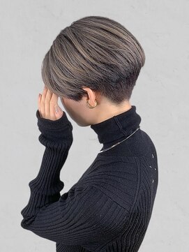 ディーバ 池袋東口(D.I.E.V.A) 20代30代40代大人モード刈り上げショートアッシュグレージュ