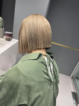 シカ 神戸三宮元町店(Cica) ミルクティーベージュ ハイトーン ブリーチ 三宮 元町