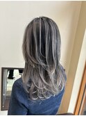 レイヤーカット×プリンが気にならない外国人風バレイヤージュ