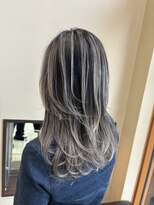 ヴァンカウンシル Kuwana(VAN COUNCIL)&nbsp;レイヤーカット×プリンが気にならない外国人風バレイヤージュ