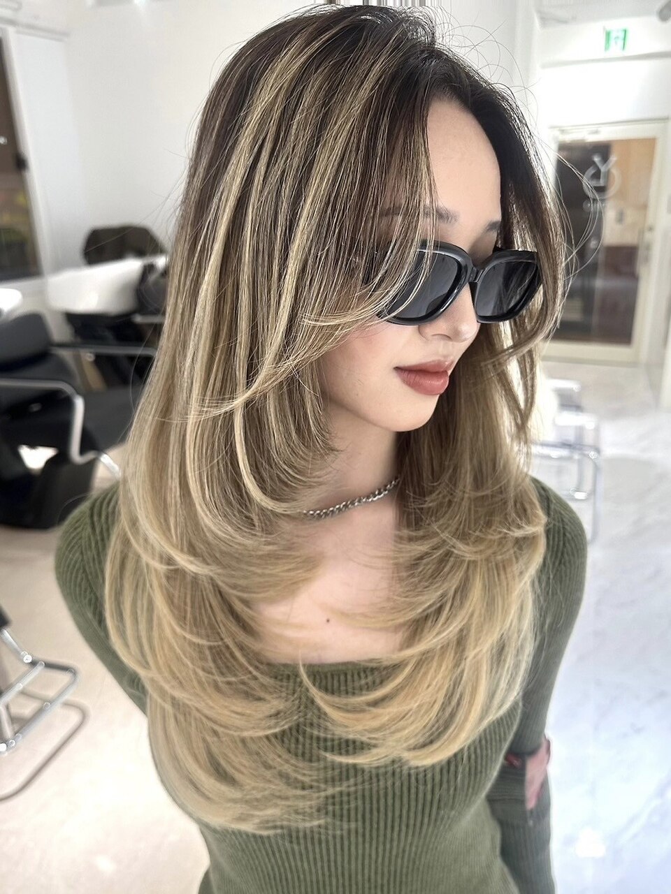 2025年秋】ミルクティーベージュの髪型・ヘアアレンジ｜人気順