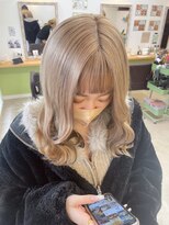 オリビアヘアー(OLIVIA HAIR) ミルクティーベージュ×インナーブラウンのナチュラルデザイン♪