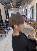 ミルクティーベージュ　ハイトーンメンズ　ブリーチカラー　眉毛