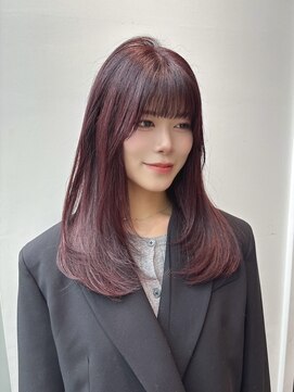 ステア ケース(stair case) 韓国ミディアムレイヤーカットレッドカラー前髪顔まわりカット