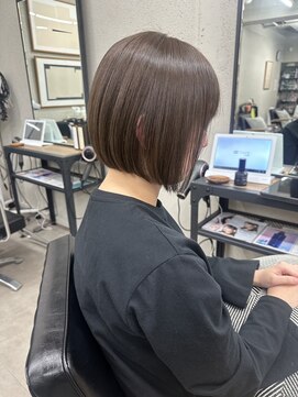 ヌークバイラヴェスト 四日市(neuk by lovest) 切りっぱなしボブ