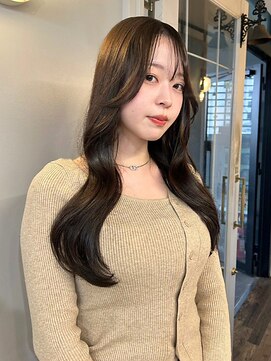 ロティー(loty) ロング 韓国ヘア レイヤーカット 顔周りカット 前髪 暗髪 20代