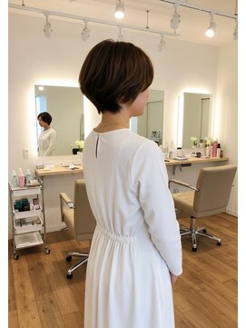 クロム(CHROM) フェミニンボブ20代30代40代髪質改善白髪染めトリートメント入間