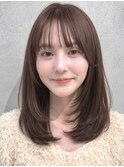 艶ブラウン×小顔見え叶うミディアムレイヤー