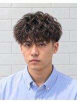 ゼロスバーバー(0's BARBER SHOP)&nbsp;スペインカールフェード短髪メンズパーマ刈り上げ外国人風