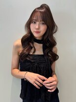 ニカ(NIKA) レイヤーカットでワンホンくびれスタイル